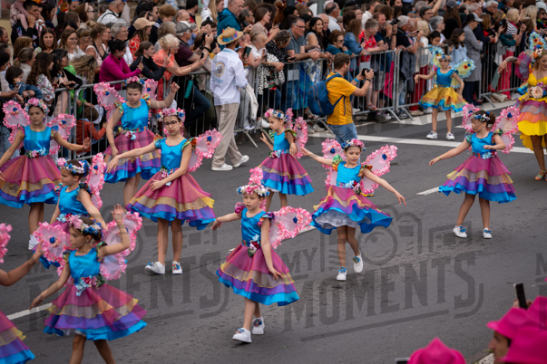 2026_04Mai25 Festa das Flores - Ala Crianças 1 (asas rosa)_JFP02726.jpg