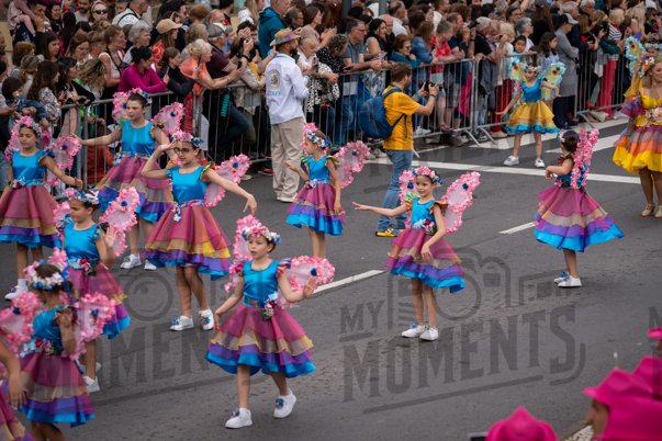 2026_04Mai25 Festa das Flores - Ala Crianças 1 (asas rosa)_JFP02727.jpg