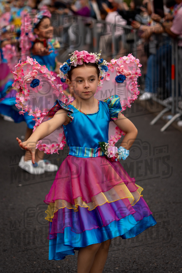 2026_04Mai25 Festa das Flores - Ala Crianças 1 (asas rosa)_JFP03088.jpg