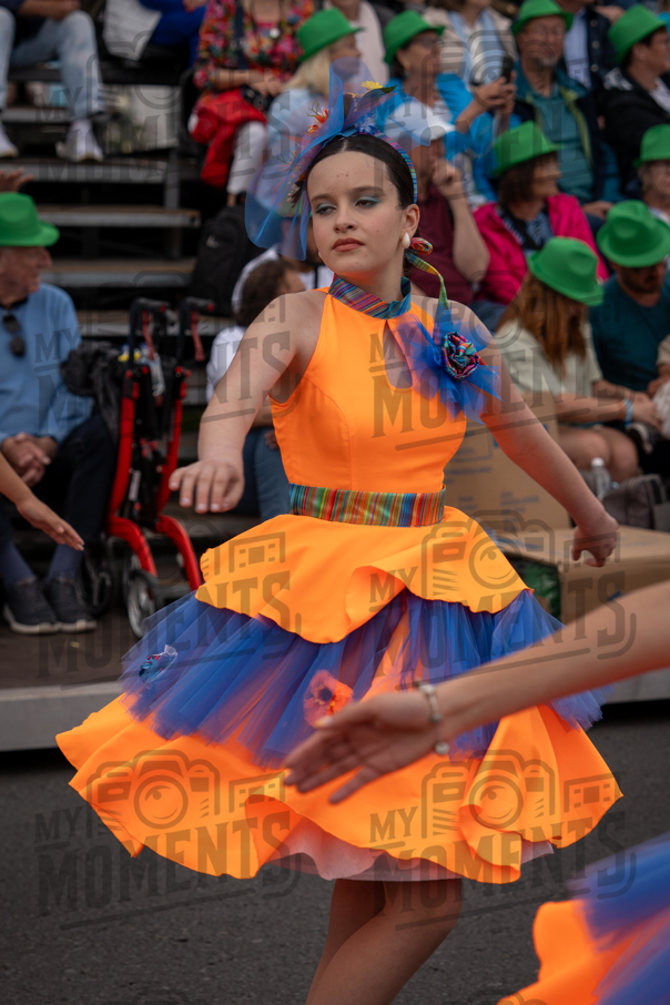 2026_04Mai25 Festa das Flores - Ala Jovens (vestido laranja)_JFP02415.jpg