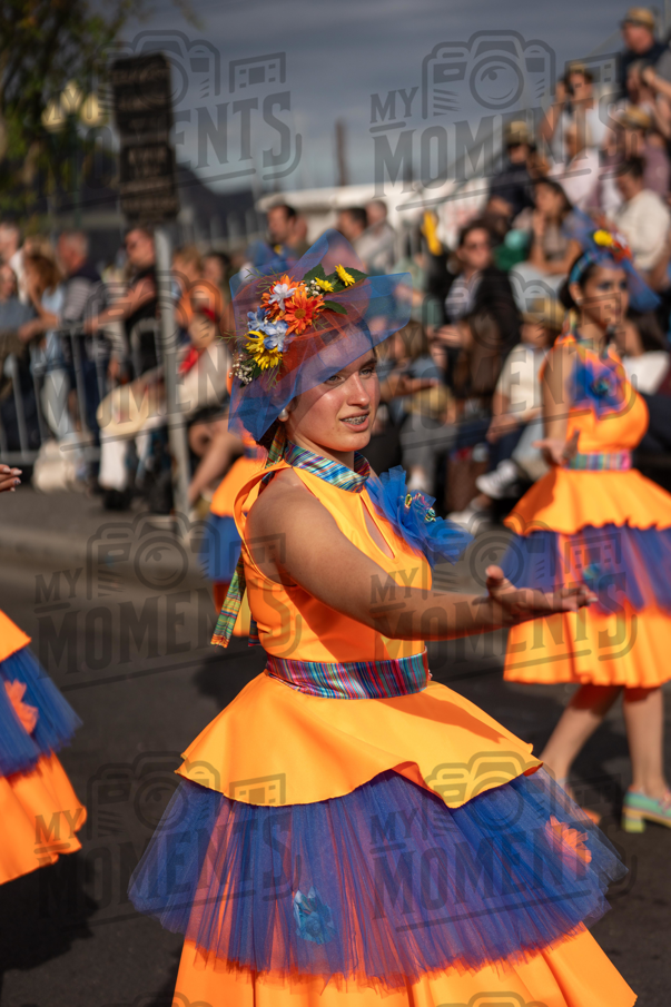 2026_04Mai25 Festa das Flores - Ala Jovens (vestido laranja)_JFP02913.jpg