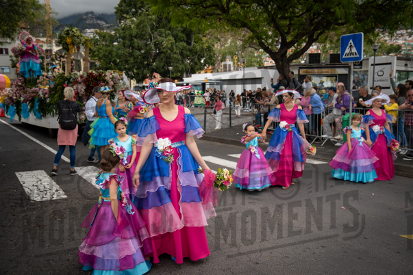 2026_04Mai25 Festa das Flores - Ala Adultas com crianças (vestidos rosa choque)_JFP02274.jpg