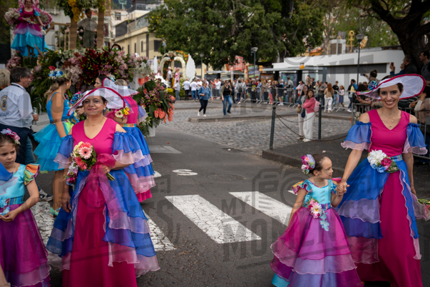 2026_04Mai25 Festa das Flores - Ala Adultas com crianças (vestidos rosa choque)_JFP02275.jpg