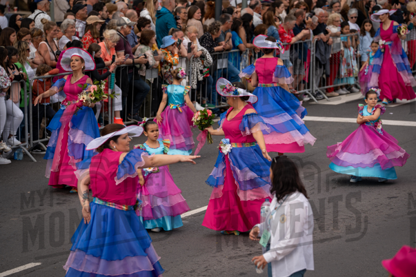 2026_04Mai25 Festa das Flores - Ala Adultas com crianças (vestidos rosa choque)_JFP02756.jpg