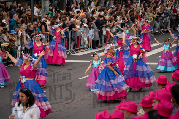 2026_04Mai25 Festa das Flores - Ala Adultas com crianças (vestidos rosa choque)_JFP02760.jpg