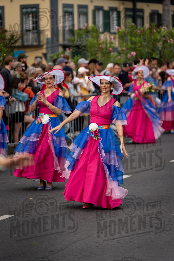 2026_04Mai25 Festa das Flores - Ala Adultas com crianças (vestidos rosa choque)_JFP02961.jpg