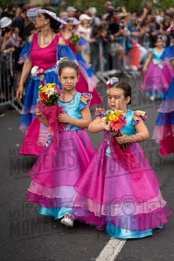 2026_04Mai25 Festa das Flores - Ala Adultas com crianças (vestidos rosa choque)_JFP02978.jpg