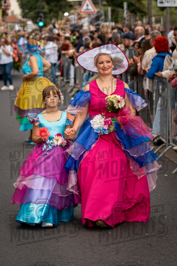 2026_04Mai25 Festa das Flores - Ala Adultas com crianças (vestidos rosa choque)_JFP03217.jpg
