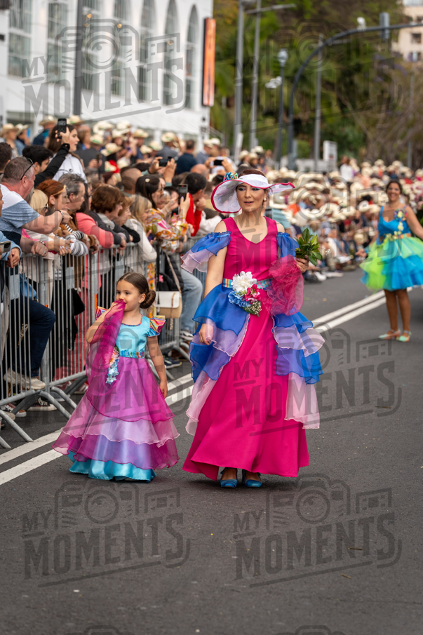 2026_04Mai25 Festa das Flores - Ala Adultas com crianças (vestidos rosa choque)_JFP03219.jpg
