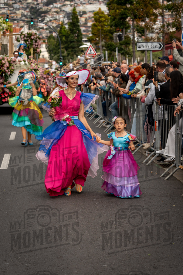 2026_04Mai25 Festa das Flores - Ala Adultas com crianças (vestidos rosa choque)_JFP03223.jpg